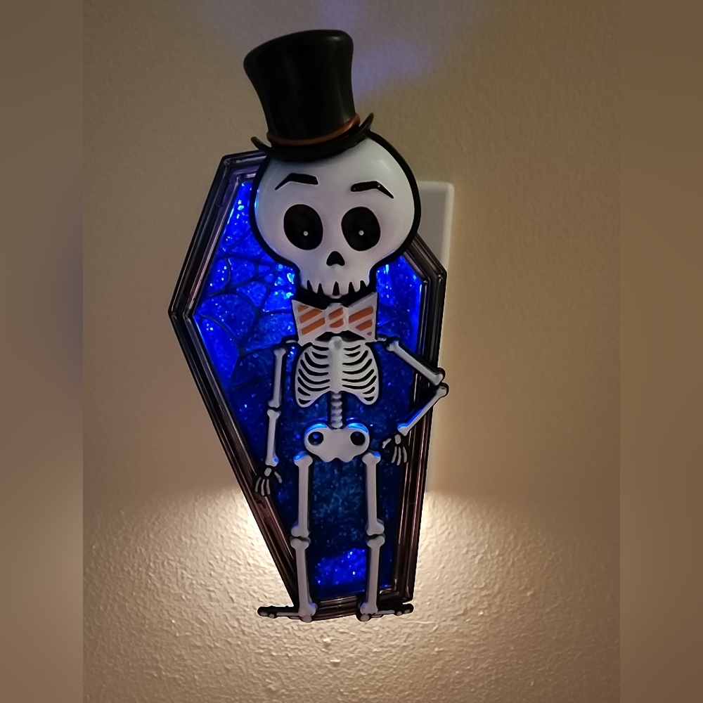 B&BW Skeleton Wallflower Plug